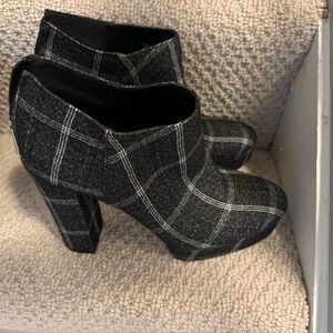 Jessica Simpson booties size 10